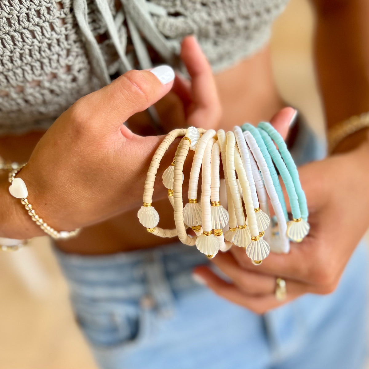 60098 MOTHER OF PEARL SCALLOP SHELL HEISHI BRACELET – Silver Girl
