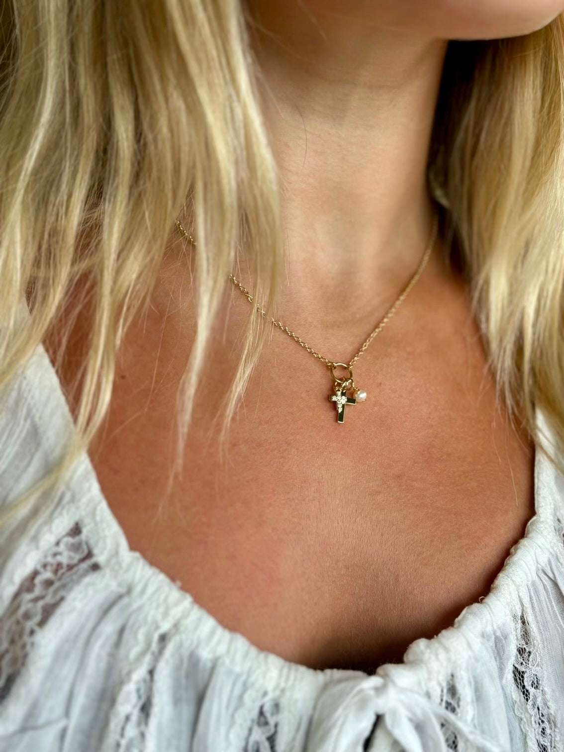 #80211 CROSS PEARL CLUSTER CHARM NECKLACE