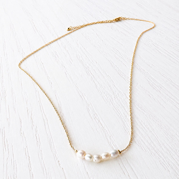#2489 CURVED PEARL NECKLACE