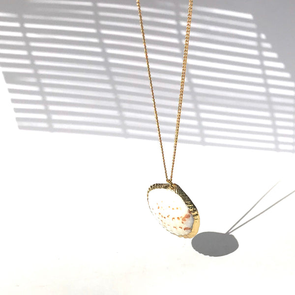 GOLD PLATED SCALLOP SHELL NECKLACE