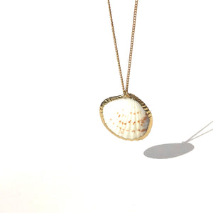 GOLD PLATED SCALLOP SHELL NECKLACE