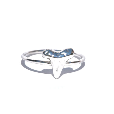 SHARK TOOTH RING