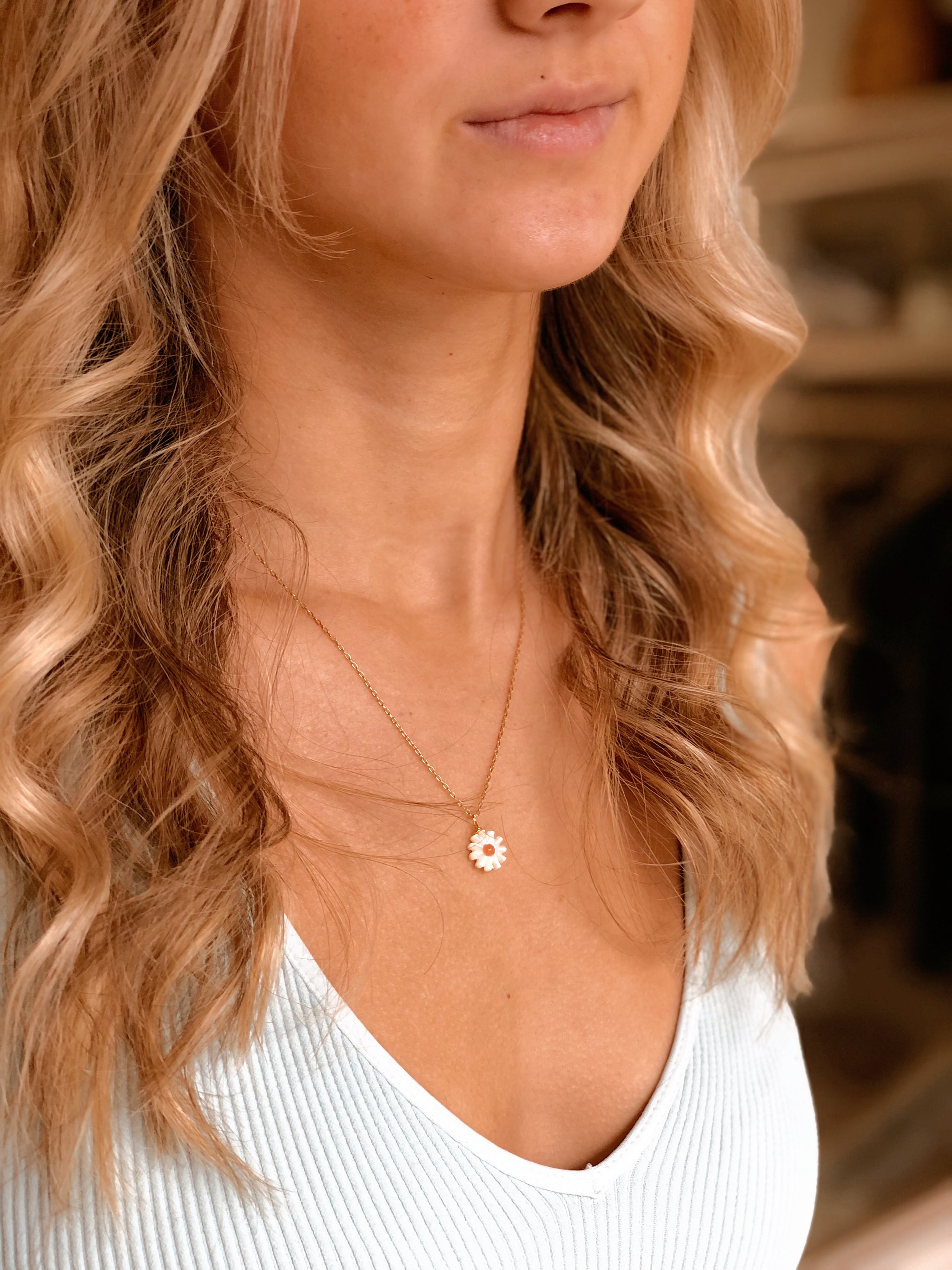 80094 MOTHER OF PEARL DAISY NECKLACE – Silver Girl